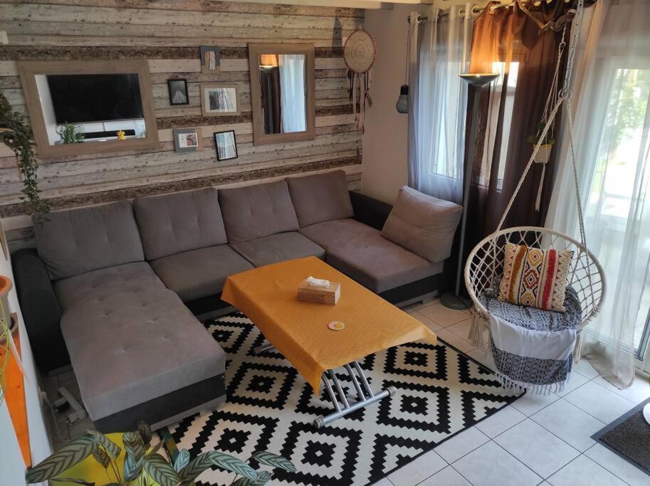 Chaleureuse Maison De Ville Avec Parking Gratuit Шинон Екстер'єр фото